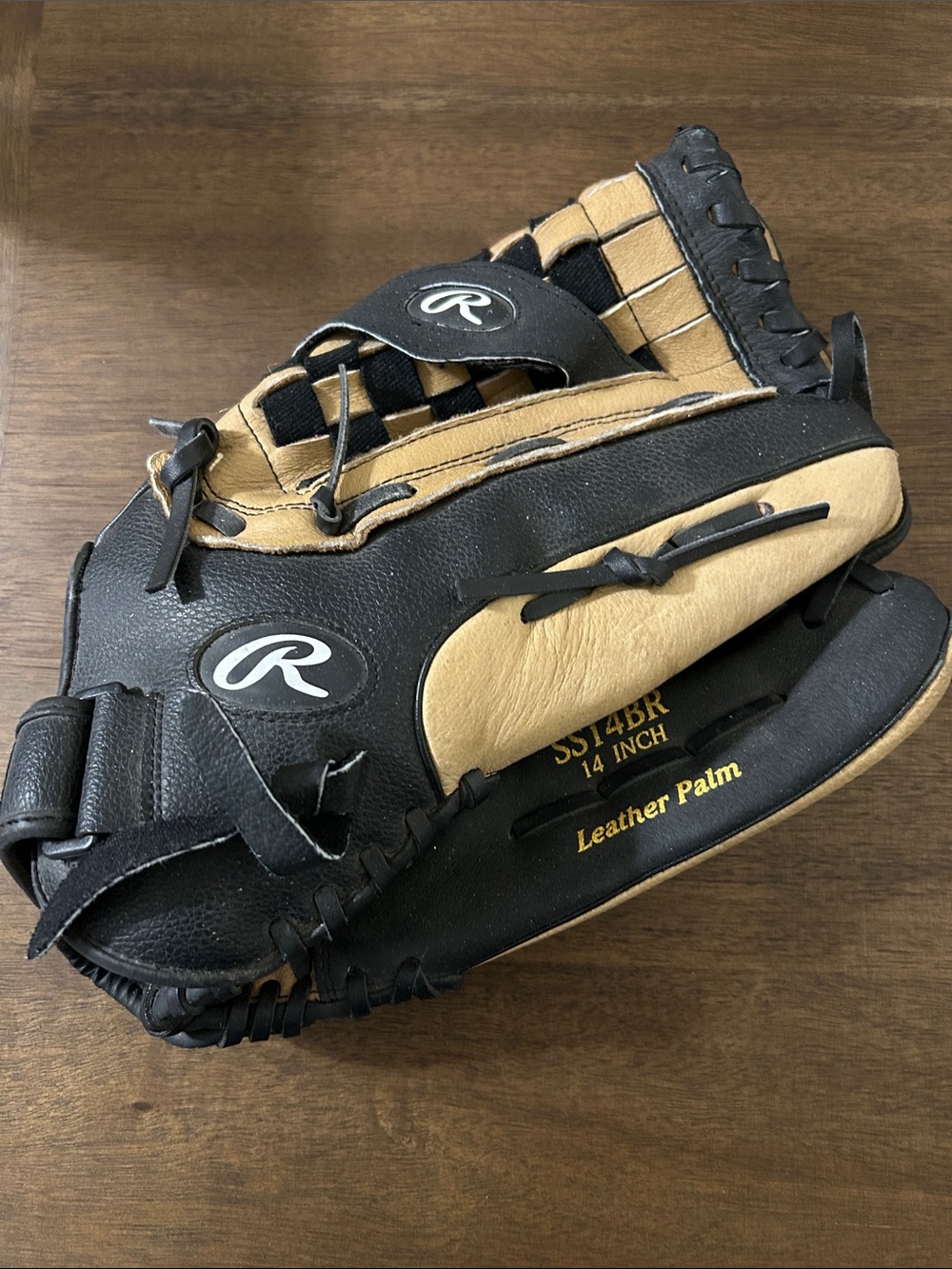 Rawlings Black and Tan Leather softball or baseball Glove